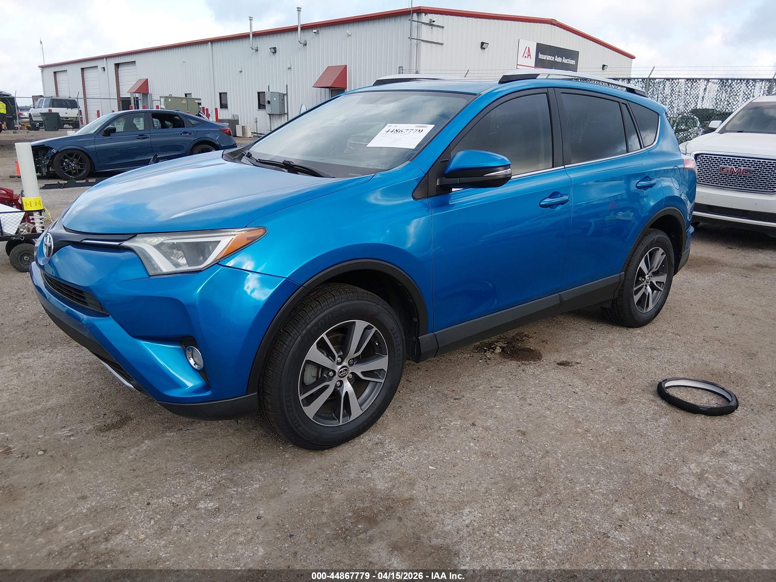 2016 TOYOTA RAV 4 — VIN JTMWFREV7GD081339 — photo 2